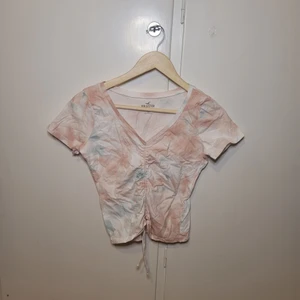 Tiedye T-shirt  - Med snöre man kan dra åt nedtill