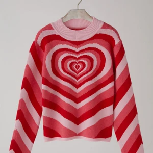 Stickad tröja - Säljer min jätte fina heart wave tröja från cider. Säljer då den inte kommer till användning. Passar Xs/m beroende på hur du vill att den ska sitta💓