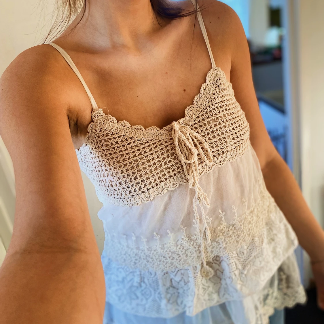 Gullig virkad topp - 90