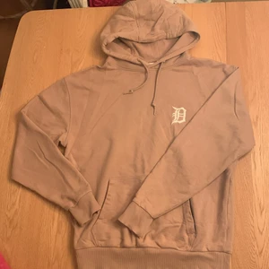 Hoodie - Hoodie. storlek S. Använd men i fint skick