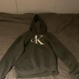Skit snygg Calvin Klein hoodie storlek m pris 300