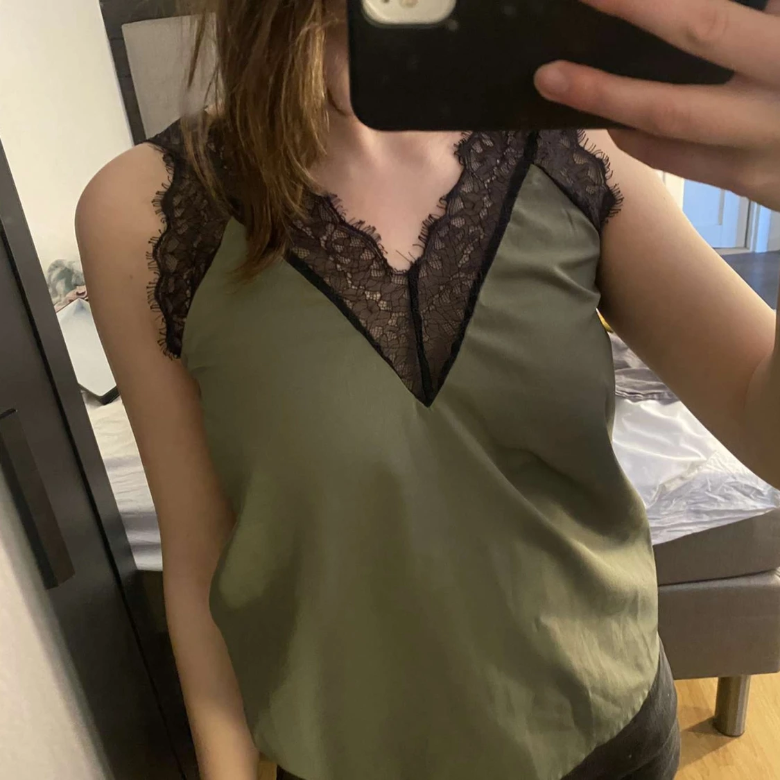 Grönt linne med spets