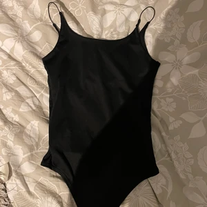 Svart topp - Svart body/topp från new yorker. Kommer ej till användning längre. 90 ink frakt!✨