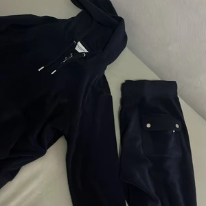 Juicy couture mörkblå  - Använd knappt, storlek s på båda, lägg bud💙