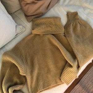 Polotröja  - Stickad polotröja 