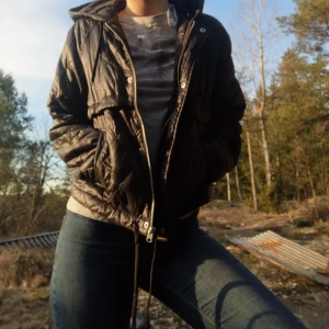 Vår/höst jacka från H&M storlek S - Svart jacka från H&M som passar både höst och vår. Storlek S, passar både S och M🤗
