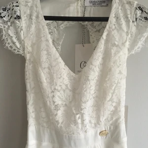 Studentklänning bubbleroom XS - Oanvänd med lappar kvar! | Chiara Forthi Princess Dress Antique White Ord pris 599 kr | Köparen står för frakt:)  