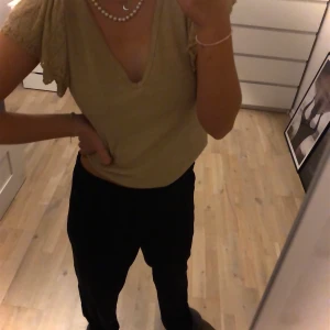 Zara topp  - Jättefin gullig zara topp. Så fin till sommaren till en kjol eller jeans💕