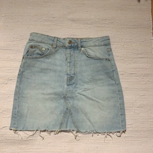 Jeans kjol  - Super fin jeanskjol från Gina storlek 34 pris 125