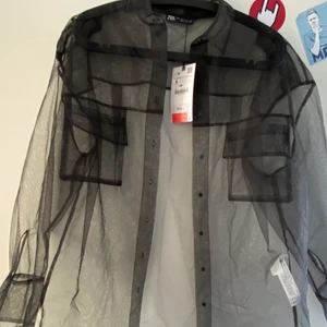 Tjol skjorta - Jättefin skjorta till sommaren eller till fest som jag alldrig använt och den är helt ny med prislappen på. Köpt för 199kr på rea och säljer för 60kr😊💕men buda gjärna 