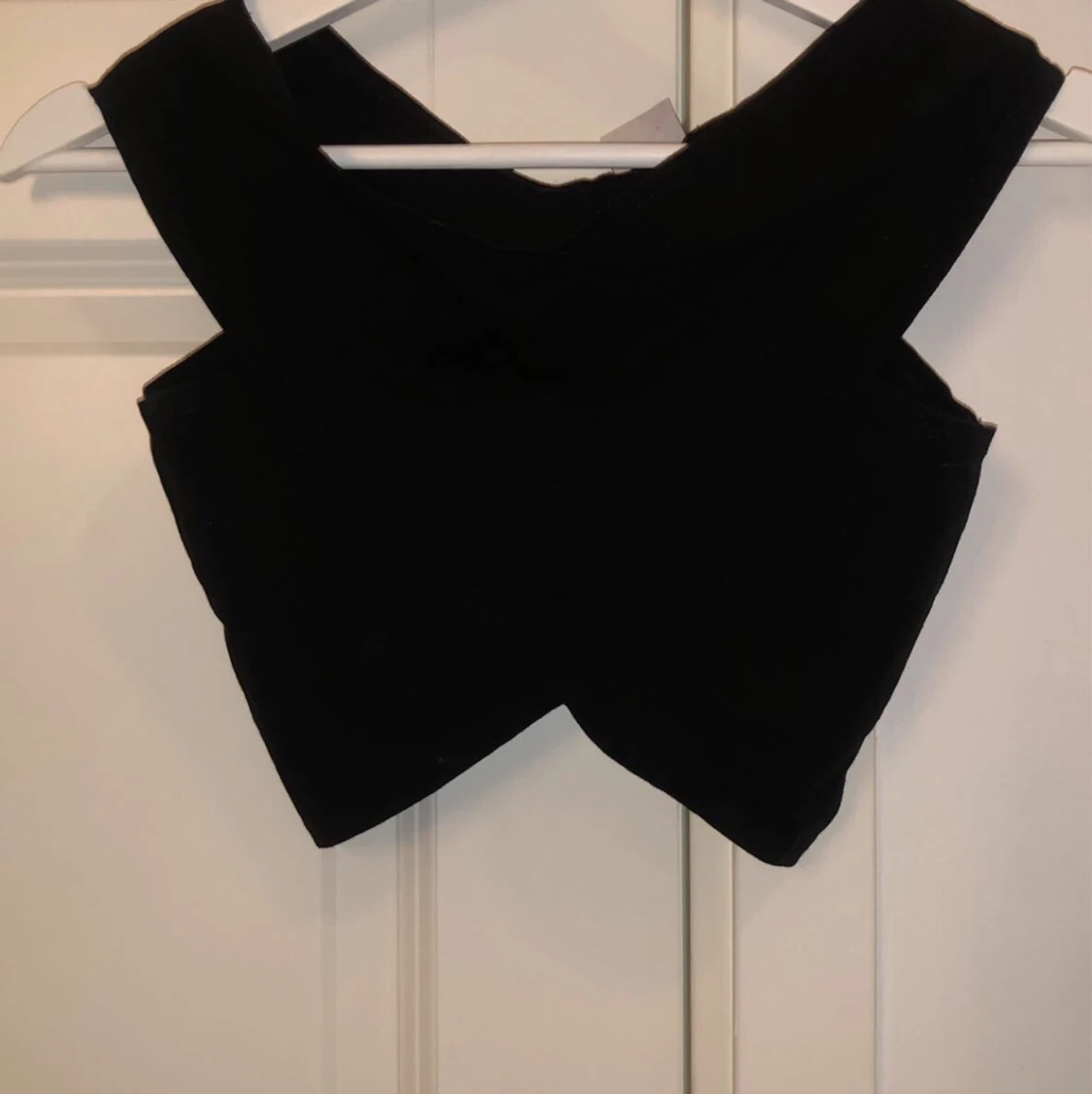 Svart crop top