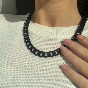 Halsband  - Säljer denna super coola kedja som är svart matt. 