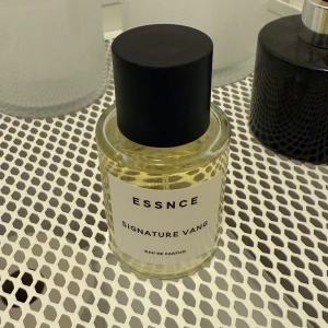 Parfym - Parfym från essence. 50ml, använd kanske 5 sprej. 