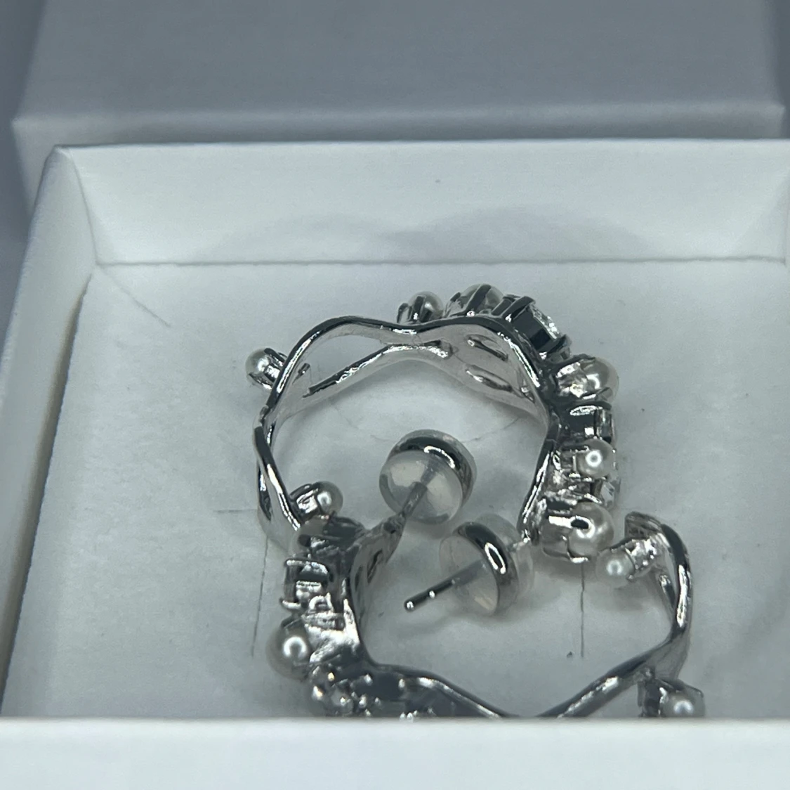 Caroline Svedbom silvriga örhängen - 2