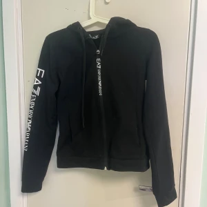 Zip hoddie - Aldrig andvänd super fin, har även byxorna till 