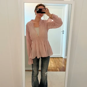 Hunkydoryblus i ljusrosa - Så fin blus från Hunkydory!! Storlek S💕💖