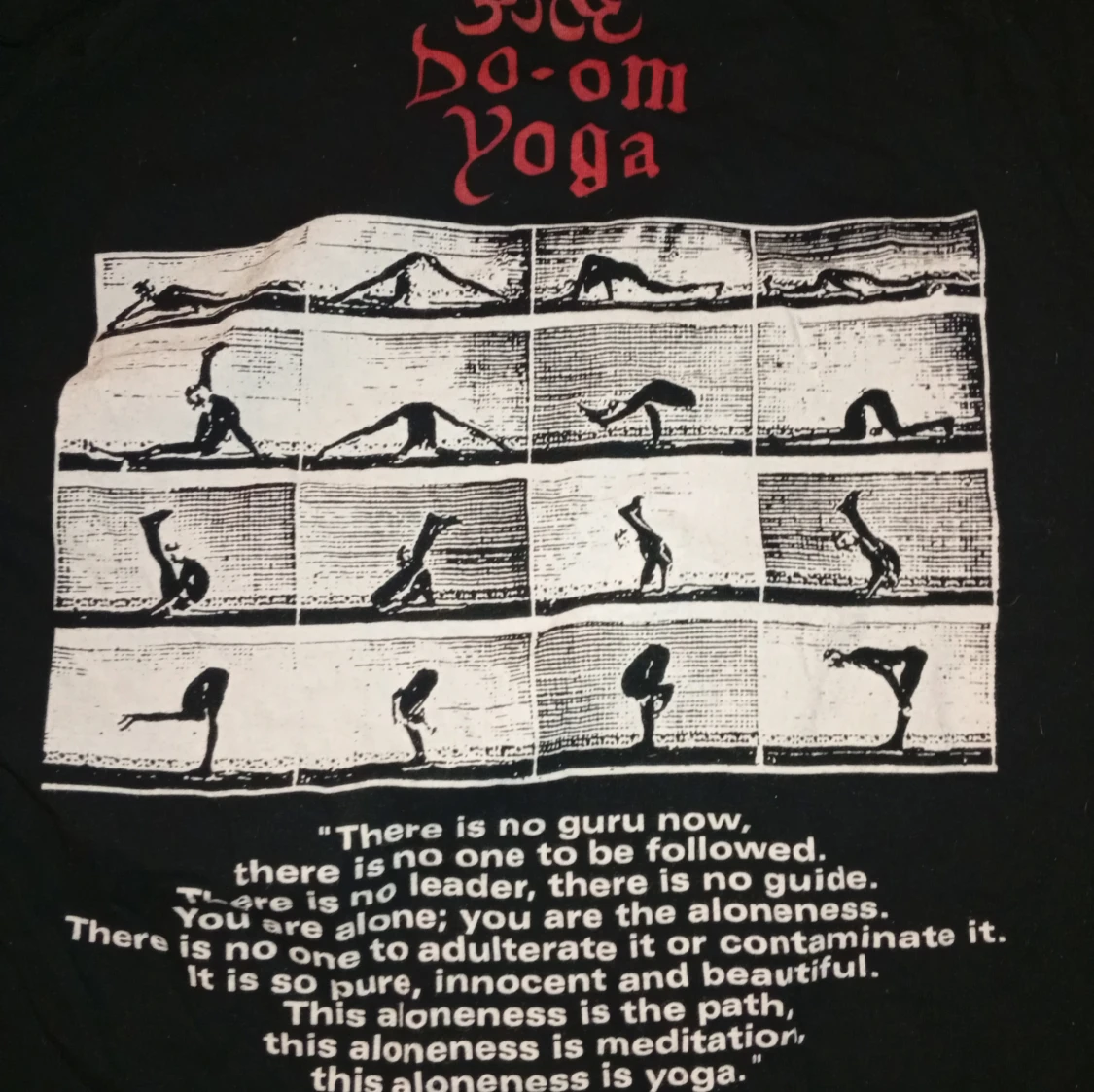 Svart långärmad Doom Yoga tröja - 2