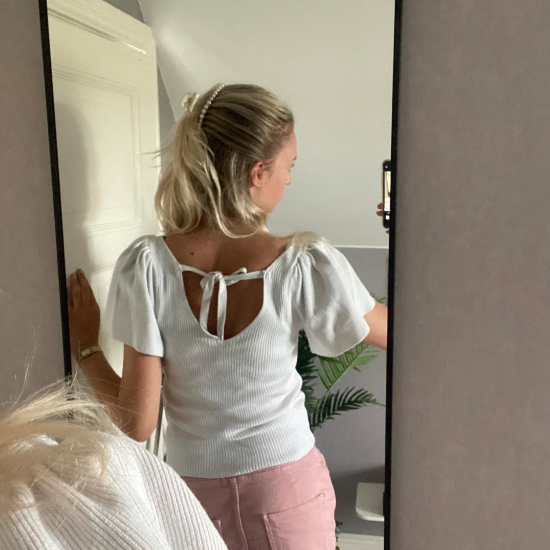 Vit ribbad topp med puffärm från ONLY - 2