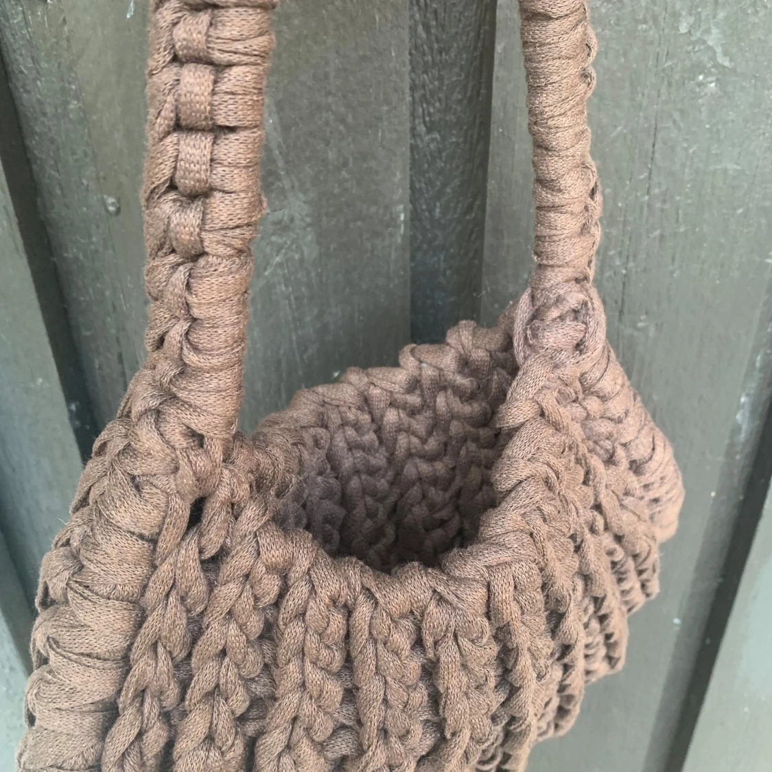 Brun virkad axelväska - 1
