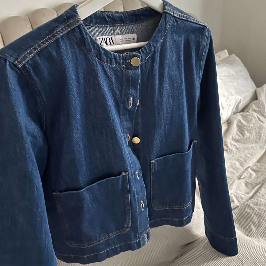 Jeansjacka från Zara med guldknappar - 2