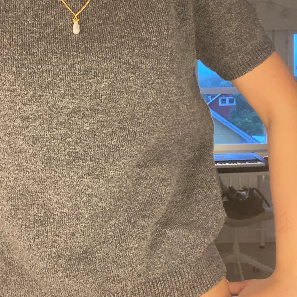 Grå stickad kortärmad tröja - 3