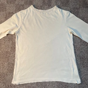 Vit långärmad H&M tröja - Vit längärmad tröja frản H&M | Storlek 170 | Sitter som S | Gott skick | Pris: 59 kr