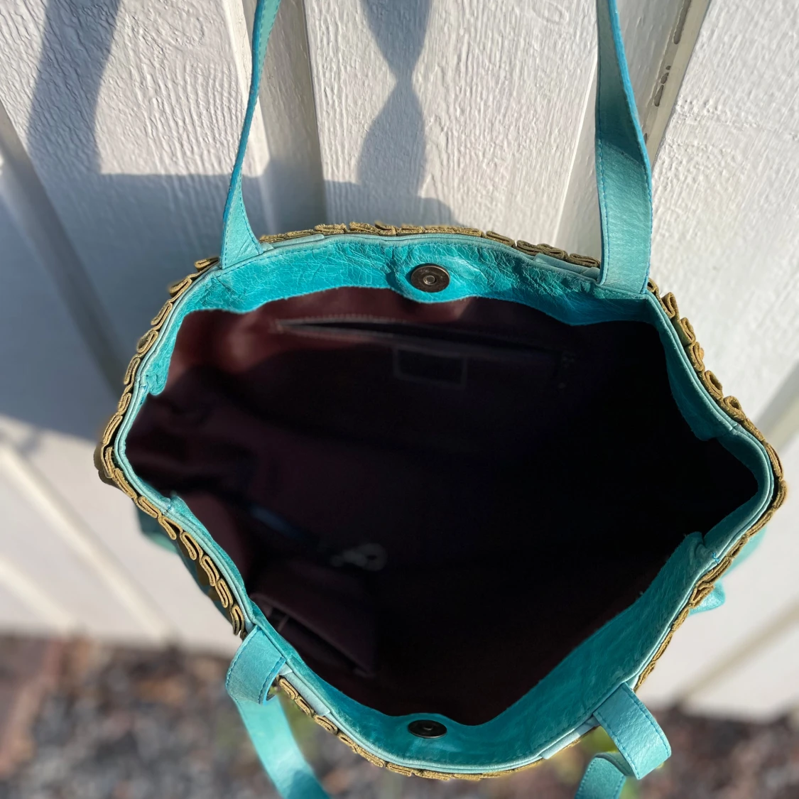 Turkos axelväska i skinn med detaljer - 2