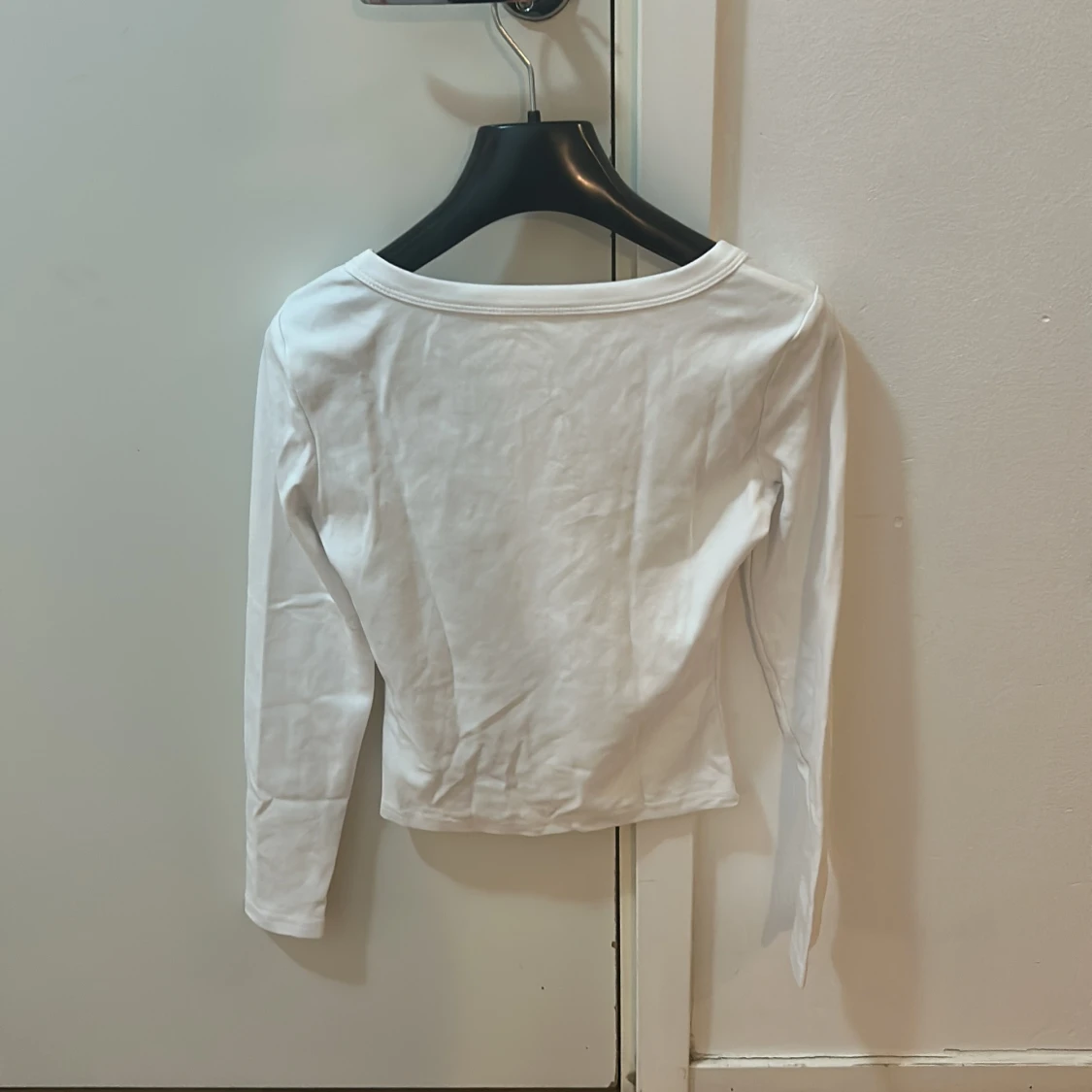 Vit långärmad v-ringad topp - 1