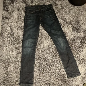 Jack Jones jeans - Sköna jeans från Jack Jones. Modell är slim Glenn och storlek 27/32. Använda några gånger. Kom med frågor och prisförslag.