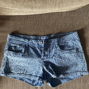 Blå leopard shorts  - Jättefina