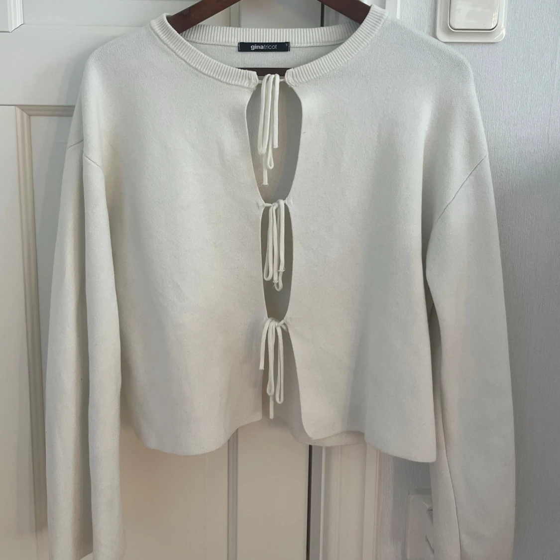 Vit kofta med snörning från Gina Tricot - 3