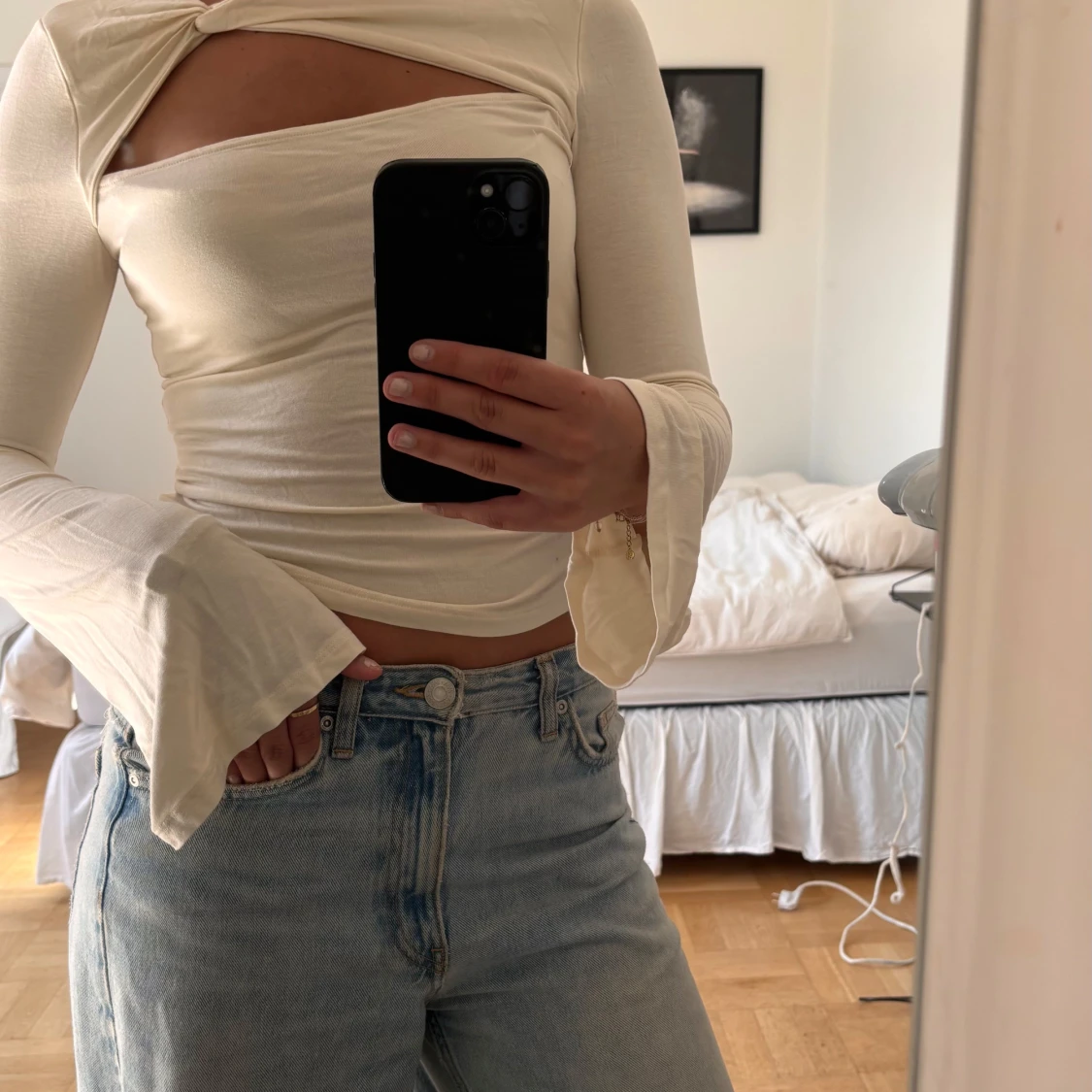 Krämvit långärmad omlottopp