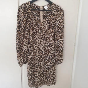 Klänning  - Använd en gång 