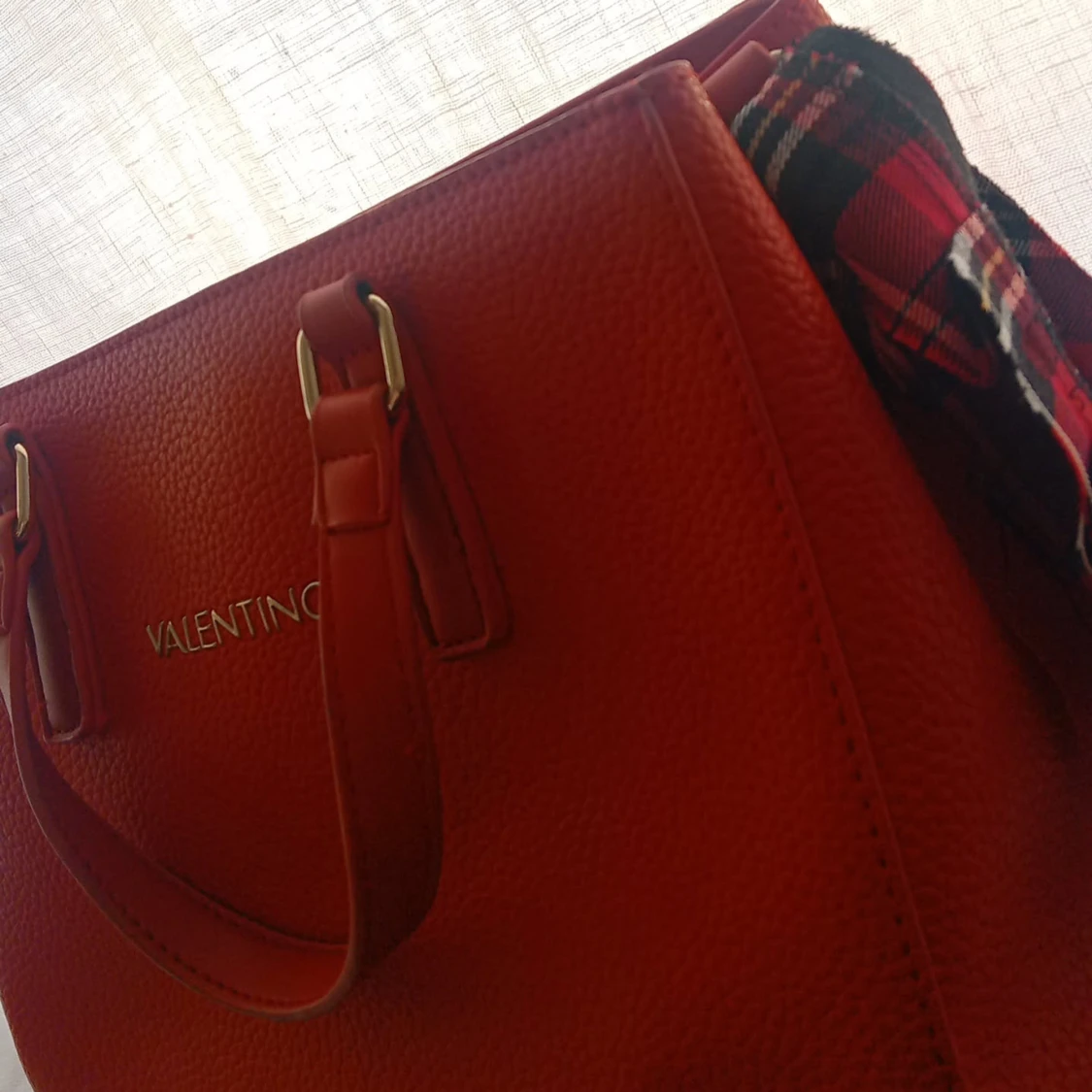 Röd handväska från Valentino - 1
