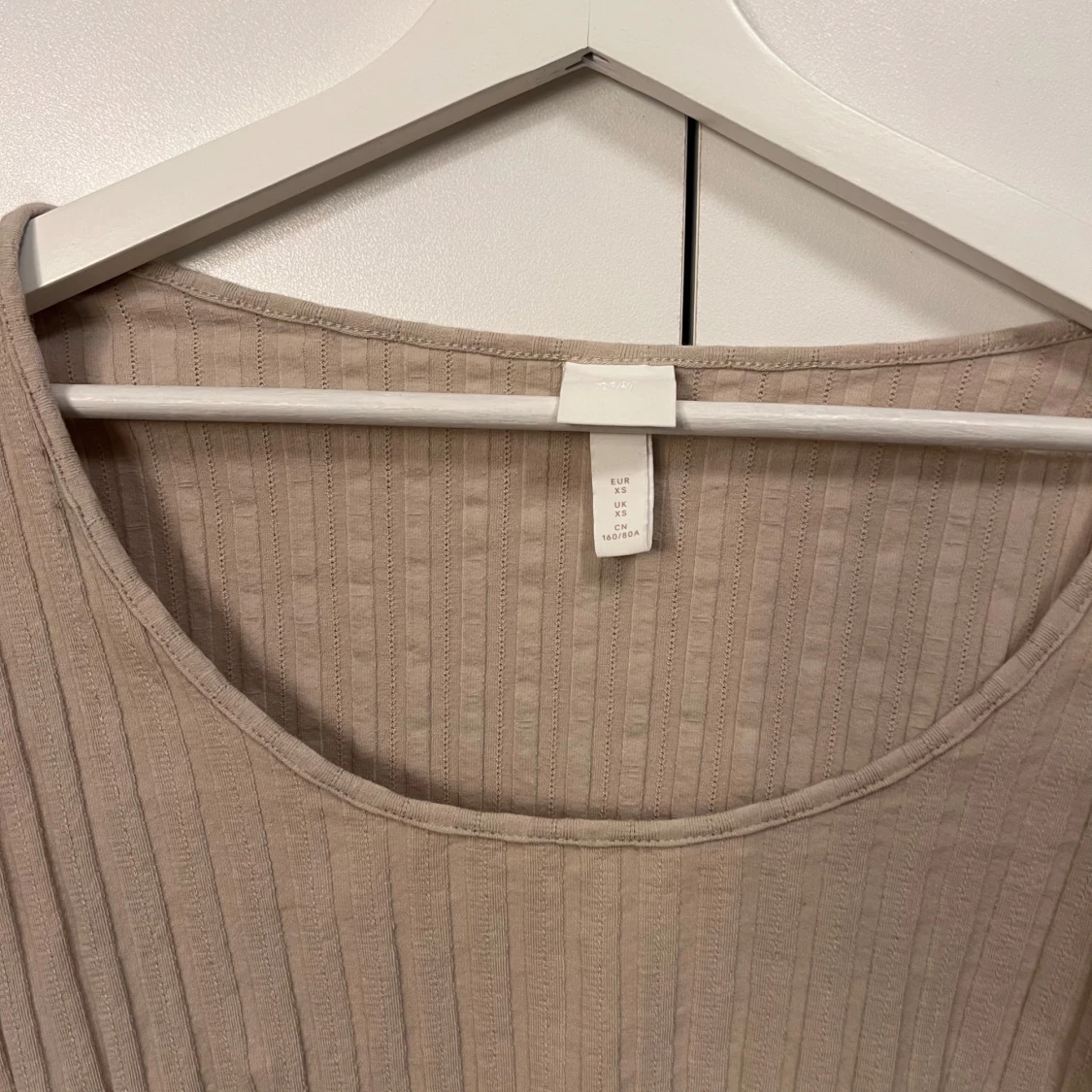 Beige ribbad långärmad topp - 1