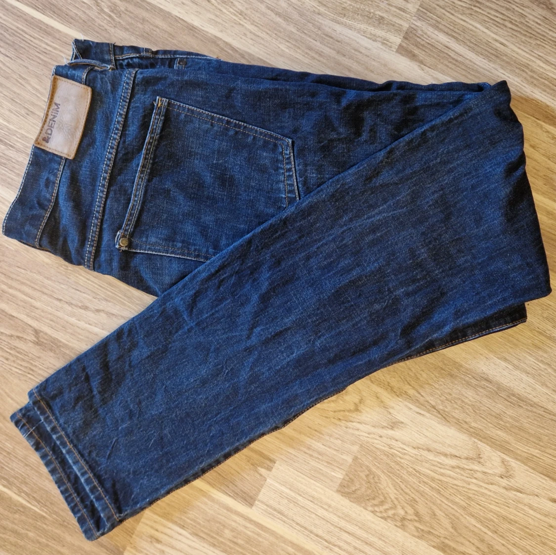 Mörkblå jeansbyxor från HM