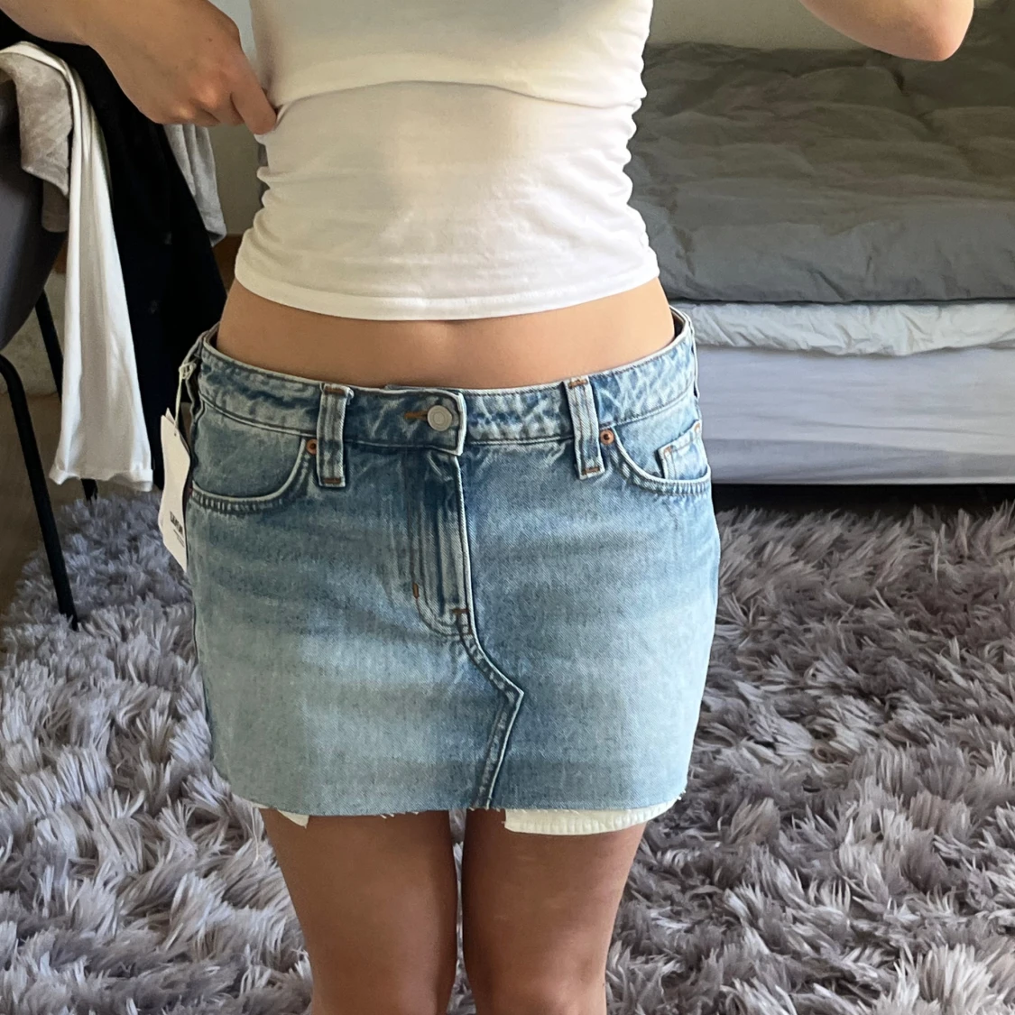 Blå jeanskjol från Monki