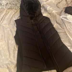 Zara vest  - Populär vest som ej finns kvar i butik 