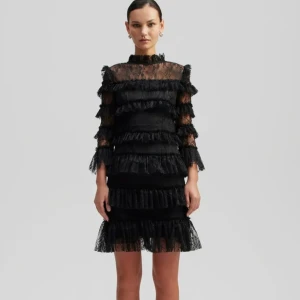 By Malina klänning  - Säljer min super snygga By Malina klänning! Den är endast använd 1 gång så i nyskick. Klänningen köptes för 2800kr. Pris går att diskutera. 