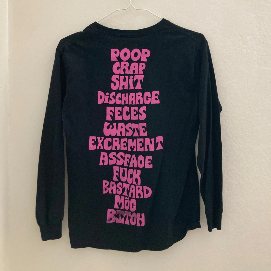 Svart långärmad tröja med rosa tryck från Iggy Shit - 1