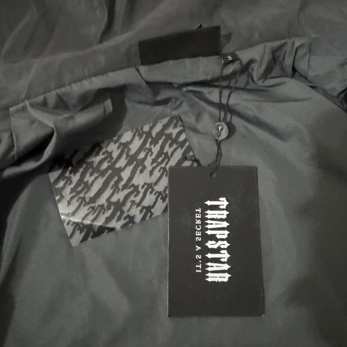 Svart vindjacka från Trapstar London - 3