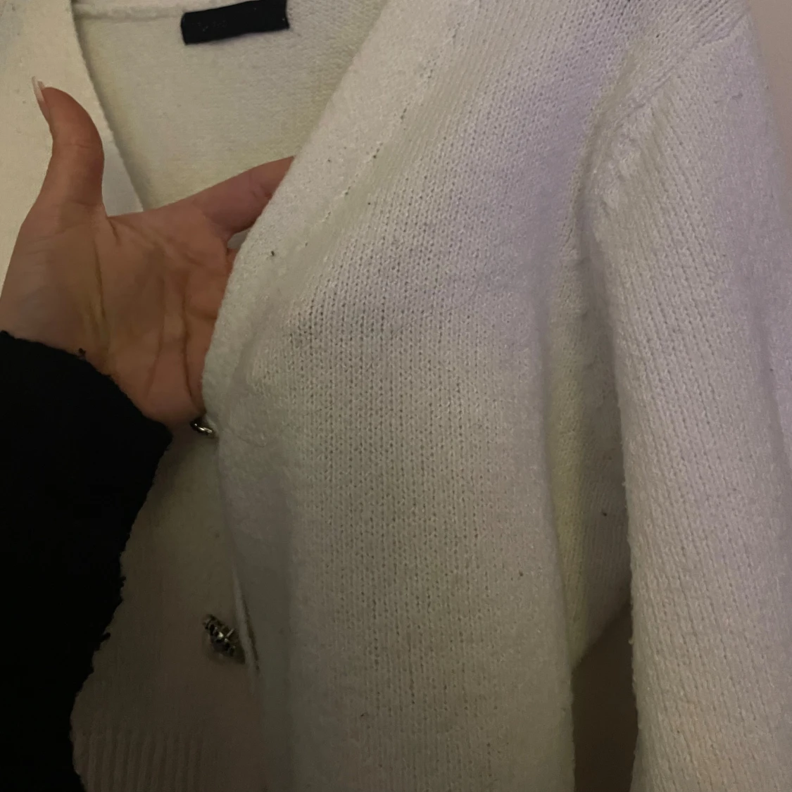 Vit croppad kofta med pärlknappar - 2