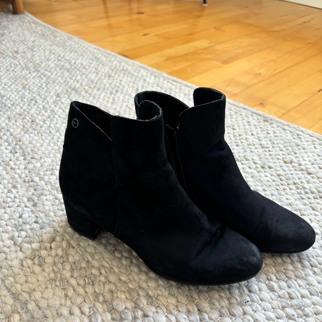 Svarta mocka boots med klack från tamaris  - 1