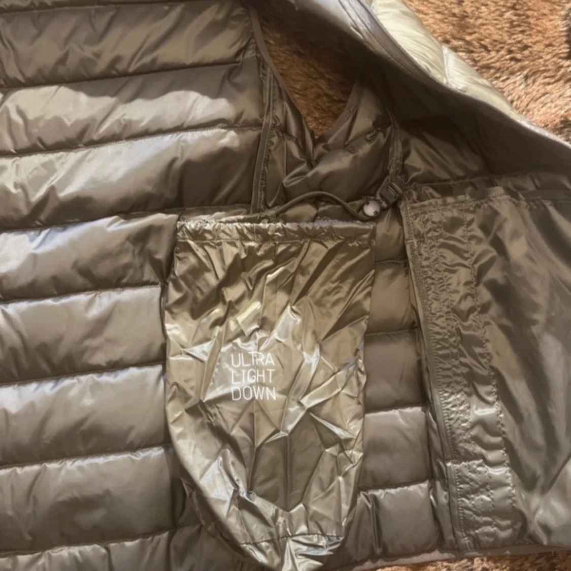 Olivgrön dunväst från Uniqlo - 4