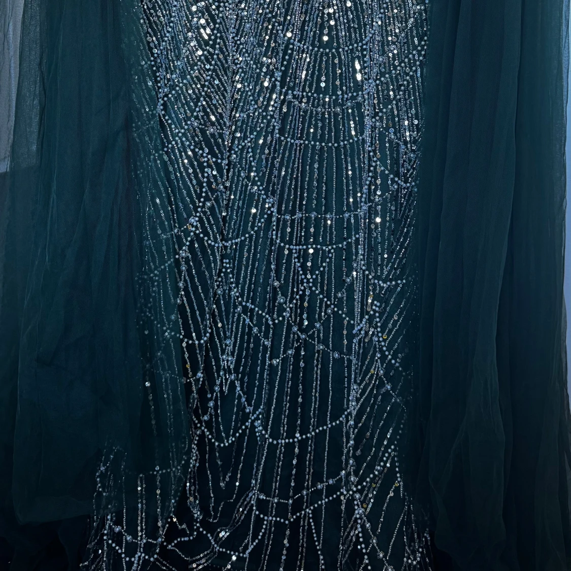 Mörkgrön långklänning med paljetter - 1