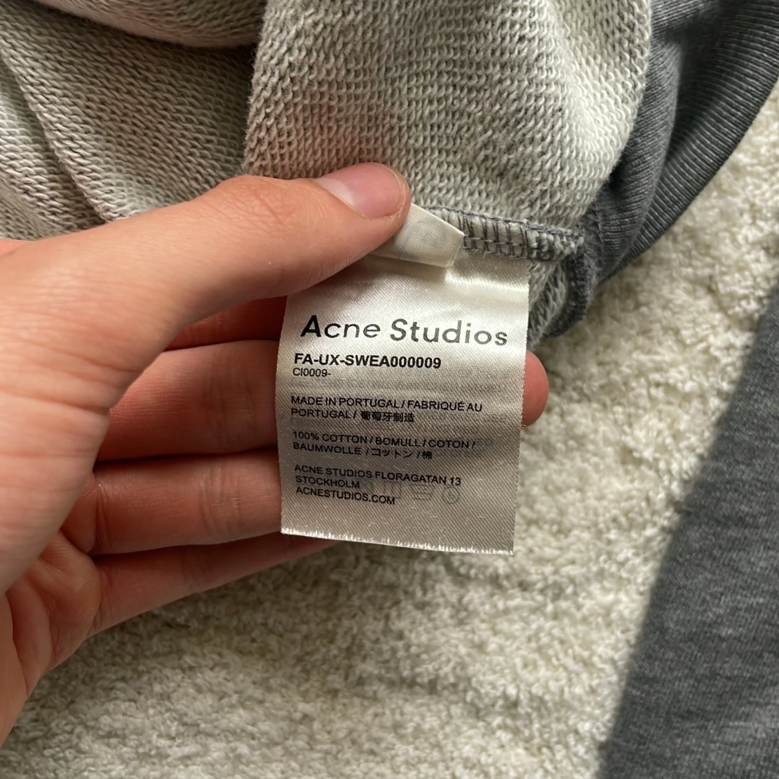 Grå hoodie från Acne Studios - 3