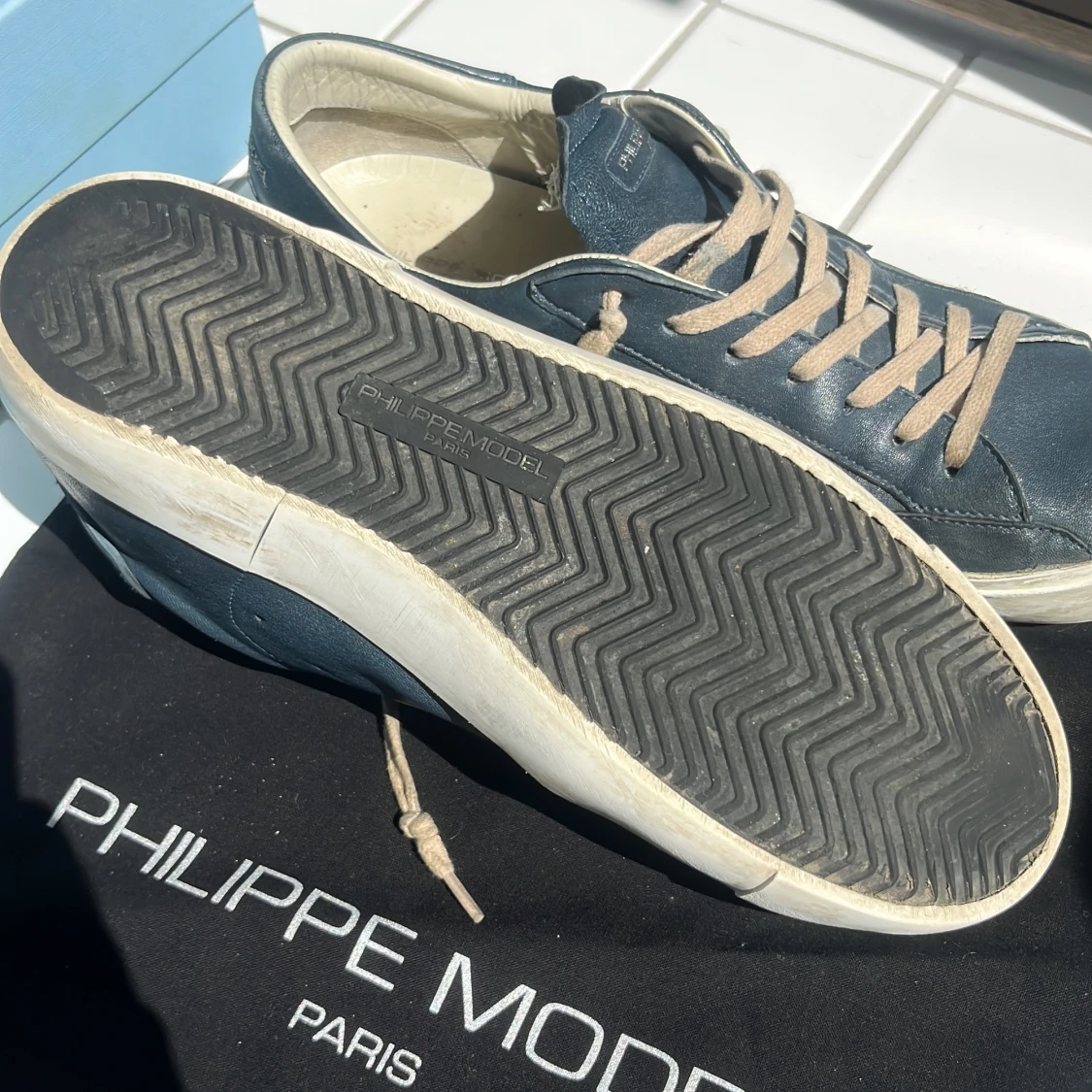 Mörkblå sneakers från Philippe Model - 2