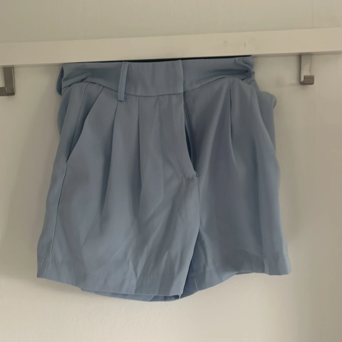 Ljusblå shorts från Amisu