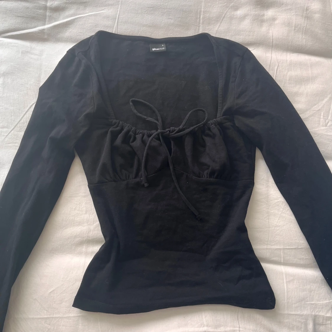 svart långärmad med knyt - 1