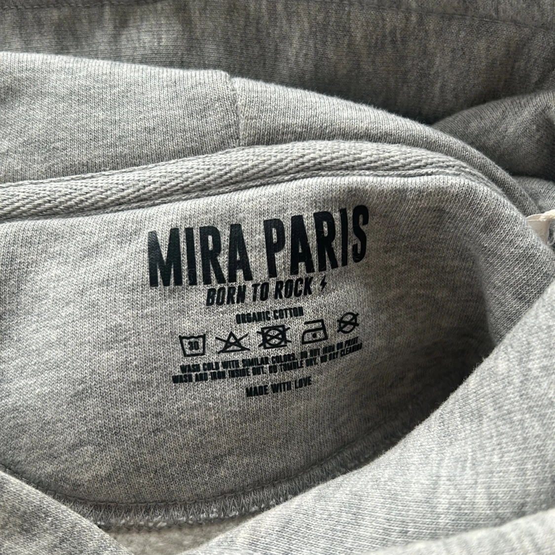 Grå hoodie Mi Amor från Mira Paris - 2